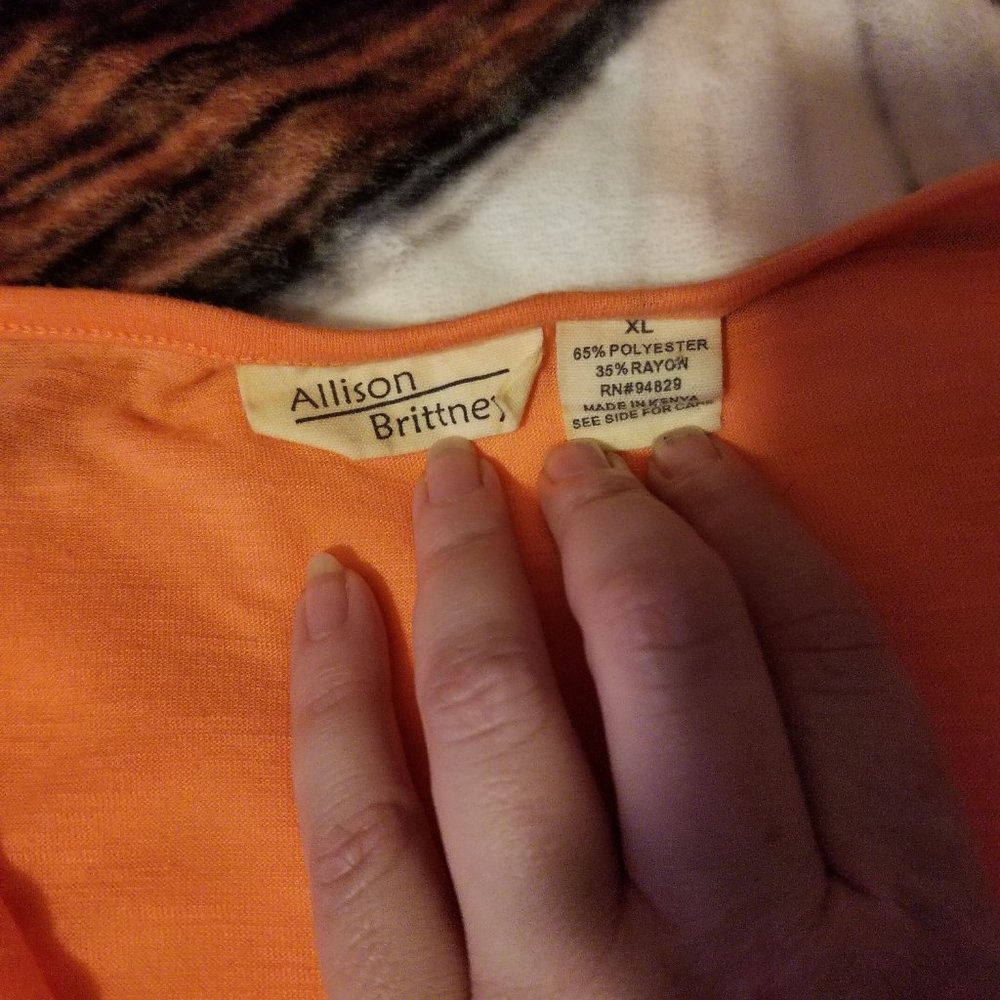 XL. Cold shoulder. V neck top - Picture 2 of 2